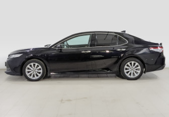 Подержанный автомобиль Toyota Camry Sedan 2020 года (8 фото)