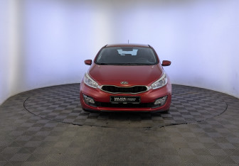 Подержанный автомобиль Kia Ceed Hatchback 2014 года (2 фото)