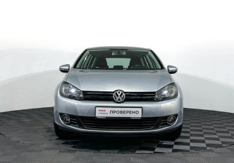 Подержанный автомобиль Volkswagen Golf Hatchback 2010 года (2 фото)