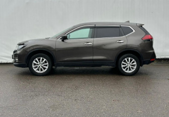 Подержанный автомобиль Nissan X-Trail 2021 года (8 фото)