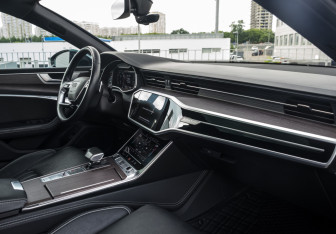Подержанный автомобиль Audi A7 2021 года (13 фото)