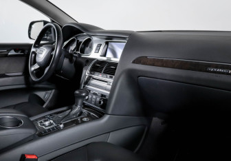 Подержанный автомобиль Audi Q7 2011 года (9 фото)