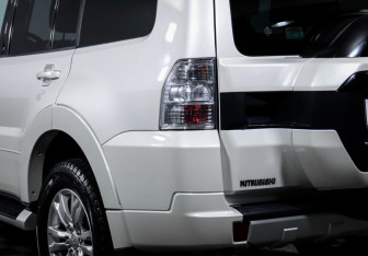 Подержанный автомобиль Mitsubishi Pajero 2015 года (17 фото)