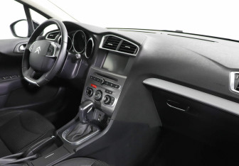 Подержанный автомобиль Citroen C4 Sedan 2018 года (7 фото)