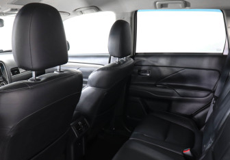 Подержанный автомобиль Mitsubishi Outlander 2019 года (12 фото)