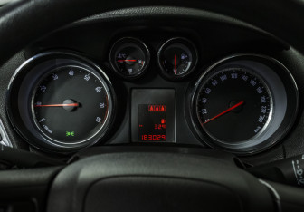 Подержанный автомобиль Opel Mokka 2014 года (14 фото)