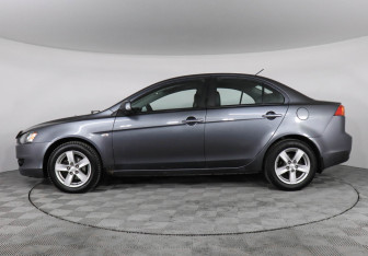 Подержанный автомобиль Mitsubishi Lancer Sedan 2008 года (8 фото)