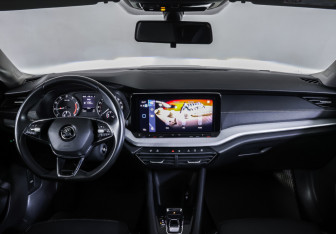 Подержанный автомобиль Skoda Octavia Liftback 2022 года (17 фото)