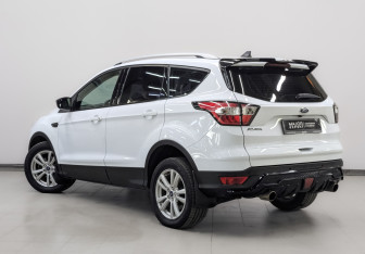 Подержанный автомобиль Ford Kuga 2017 года (7 фото)