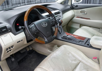 Подержанный автомобиль Lexus RX 2010 года (14 фото)