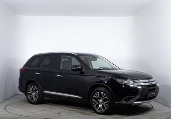 Подержанный автомобиль Mitsubishi Outlander 2018 года (3 фото)