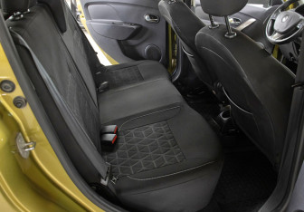 Подержанный автомобиль Renault Sandero 2016 года (12 фото)