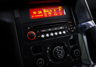 Подержанный автомобиль Peugeot 3008 2012 года (19 фото)