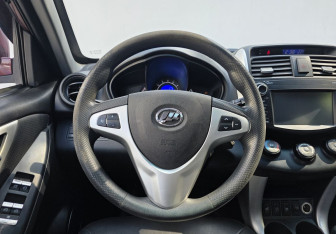 Подержанный автомобиль Lifan X60 2015 года (12 фото)