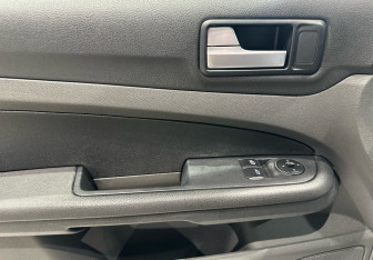 Подержанный автомобиль Ford Focus Sedan 2007 года (17 фото)