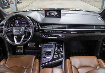 Подержанный автомобиль Audi Q7 2017 года (13 фото)