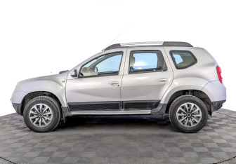Подержанный автомобиль Renault Duster 2015 года (8 фото)