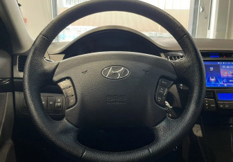 Подержанный автомобиль Hyundai Sonata 2008 года (14 фото)