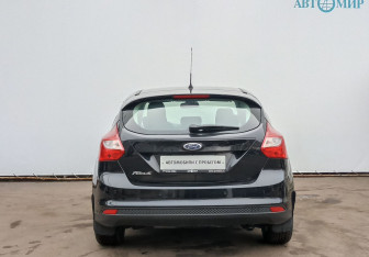 Подержанный автомобиль Ford Focus Hatchback 2013 года (5 фото)