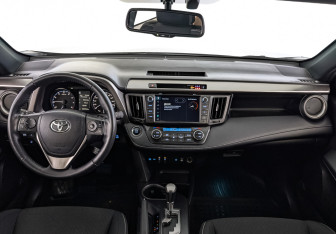 Подержанный автомобиль Toyota RAV4 2019 года (14 фото)