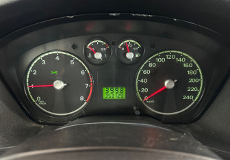 Подержанный автомобиль Ford Focus Hatchback 2005 года (15 фото)