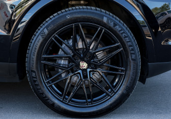 Подержанный автомобиль Porsche Cayenne 2020 года (37 фото)