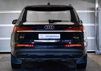 Подержанный автомобиль Audi Q7 2021 года (5 фото)