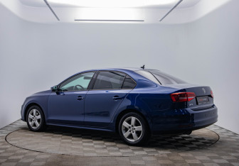Подержанный автомобиль Volkswagen Jetta Sedan 2015 года (7 фото)