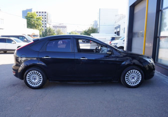 Подержанный автомобиль Ford Focus Hatchback 2010 года (4 фото)
