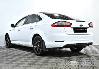 Подержанный автомобиль Ford Mondeo Sedan 2013 года (2 фото)
