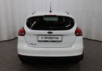 Подержанный автомобиль Ford Focus Hatchback 2017 года (5 фото)