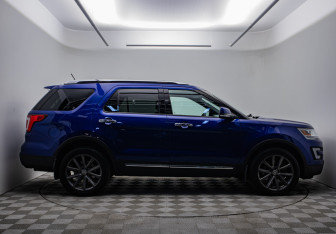 Подержанный автомобиль Ford Explorer 2017 года (4 фото)