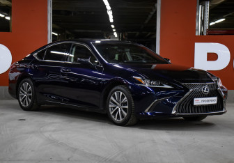 Подержанный автомобиль Lexus ES 2018 года (3 фото)