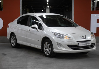 Подержанный автомобиль Peugeot 408 2016 года (3 фото)