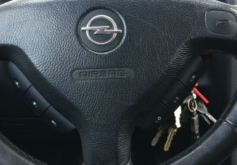 Подержанный автомобиль Opel Astra Wagon 2003 года (12 фото)