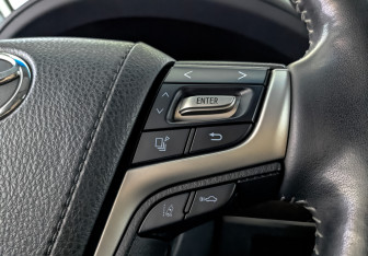 Подержанный автомобиль Toyota Land Cruiser Suv 2016 года (29 фото)