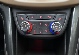 Подержанный автомобиль Opel Zafira Compactvan 2012 года (17 фото)