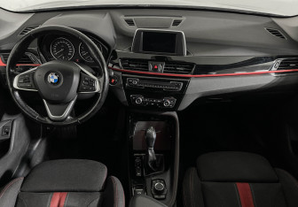 Подержанный автомобиль BMW X1 2017 года (10 фото)