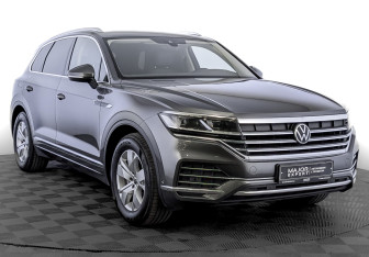 Подержанный автомобиль Volkswagen Touareg 2021 года (3 фото)