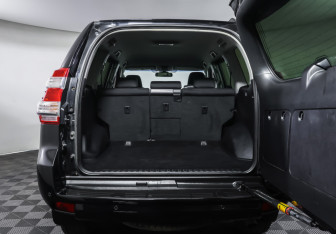 Подержанный автомобиль Toyota Land Cruiser Prado 2013 года (10 фото)