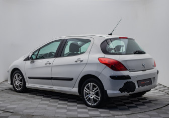 Подержанный автомобиль Peugeot 308 Hatchback 2009 года (3 фото)