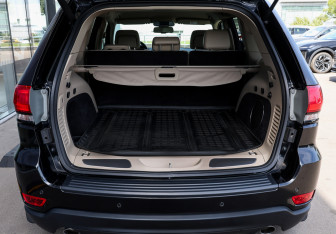 Подержанный автомобиль Jeep Grand Cherokee 2016 года (9 фото)