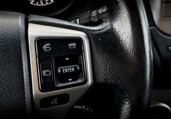 Подержанный автомобиль Toyota Land Cruiser Prado 2013 года (28 фото)