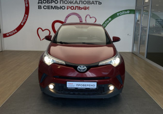 Подержанный автомобиль Toyota C-HR 2019 года (2 фото)