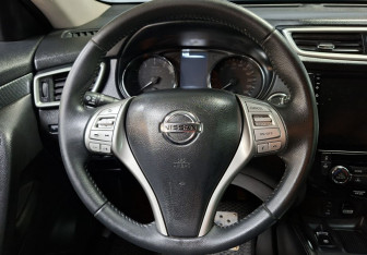 Подержанный автомобиль Nissan X-Trail 2017 года (16 фото)