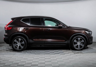 Подержанный автомобиль Volvo XC40 2020 года (4 фото)