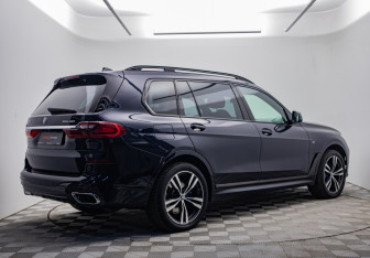 Подержанный автомобиль BMW X7 2020 года (5 фото)