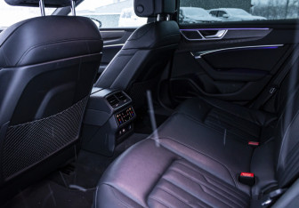 Подержанный автомобиль Audi A7 2021 года (17 фото)