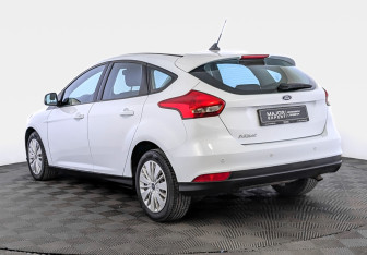 Подержанный автомобиль Ford Focus Hatchback 2018 года (7 фото)