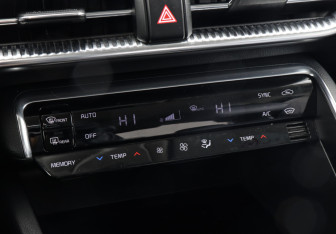 Подержанный автомобиль Kia K5 2021 года (14 фото)